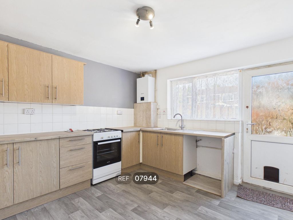 Property photo 2 of 11 Kitchen