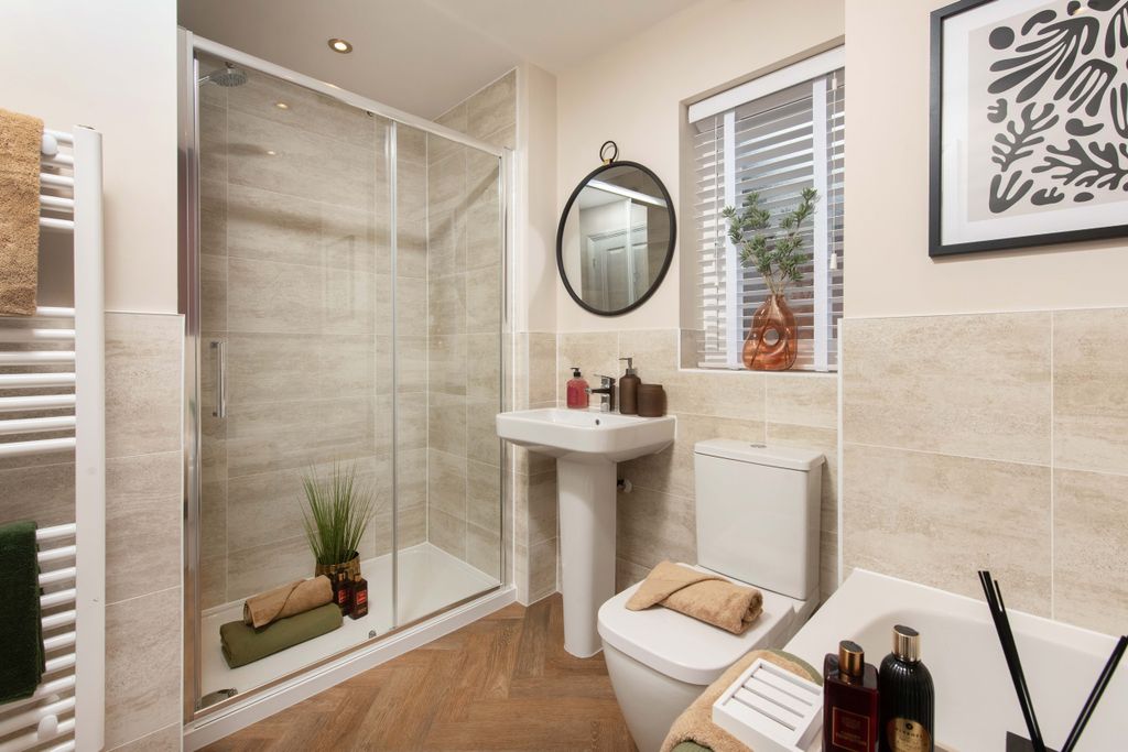 Property photo 3 of 10 Arrowgreen View Avondale Show Home Family Bathroom