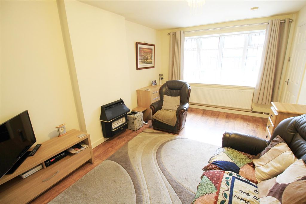 Property photo 3 of 15 Lounge..Jpg