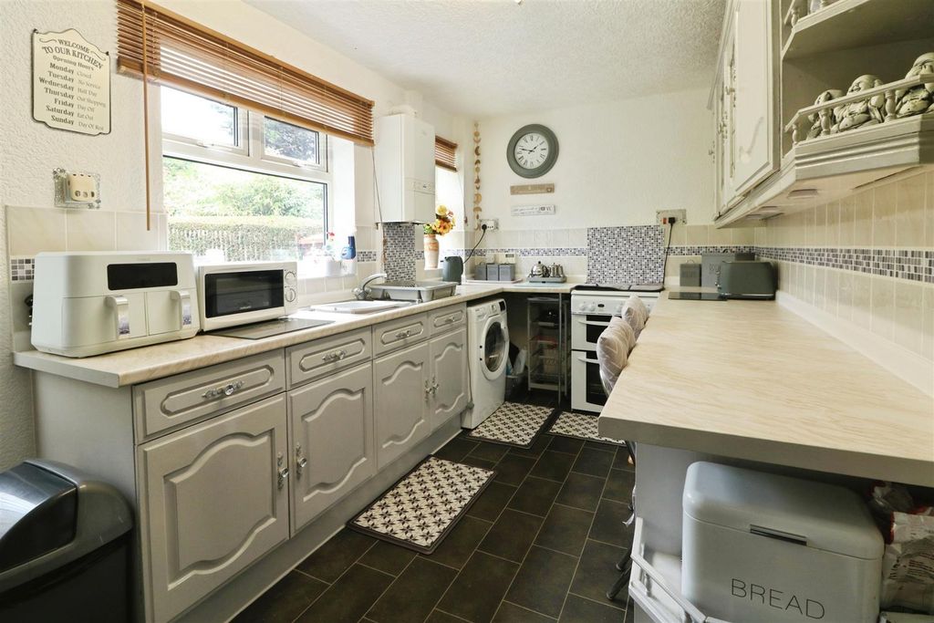 Property photo 3 of 13 Kitchen