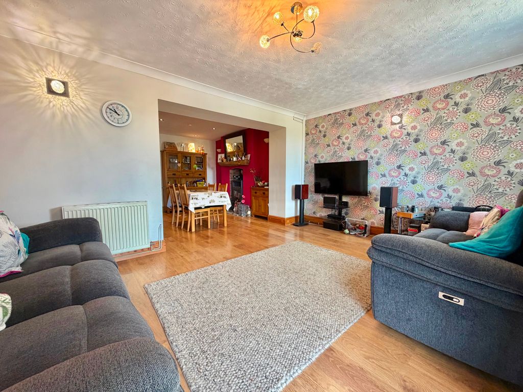 Property photo 3 of 37