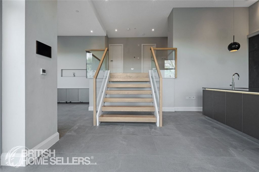 Property photo 3 of 28 Picture No. 10