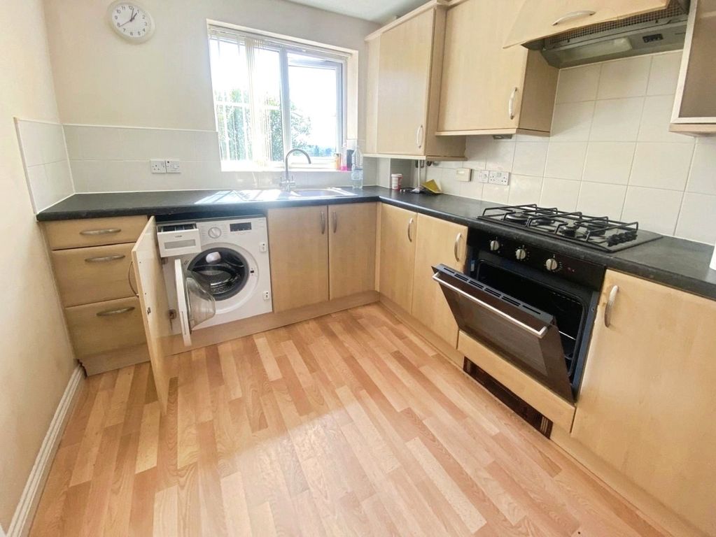 Property photo 3 of 11 Kitchen