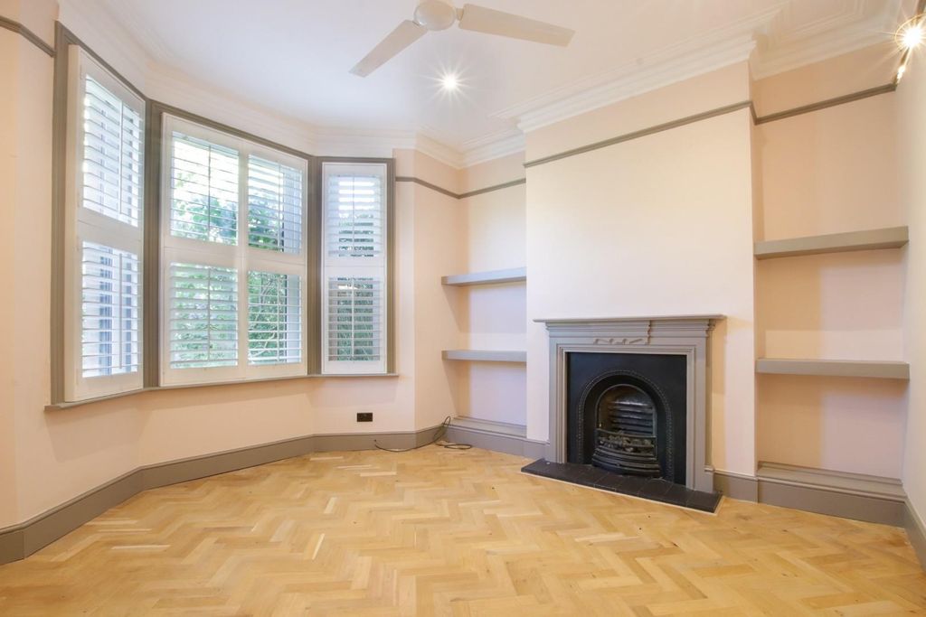 Property photo 2 of 18