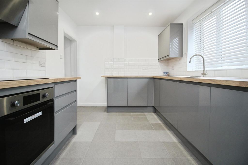 Property photo 2 of 14 Kitchen