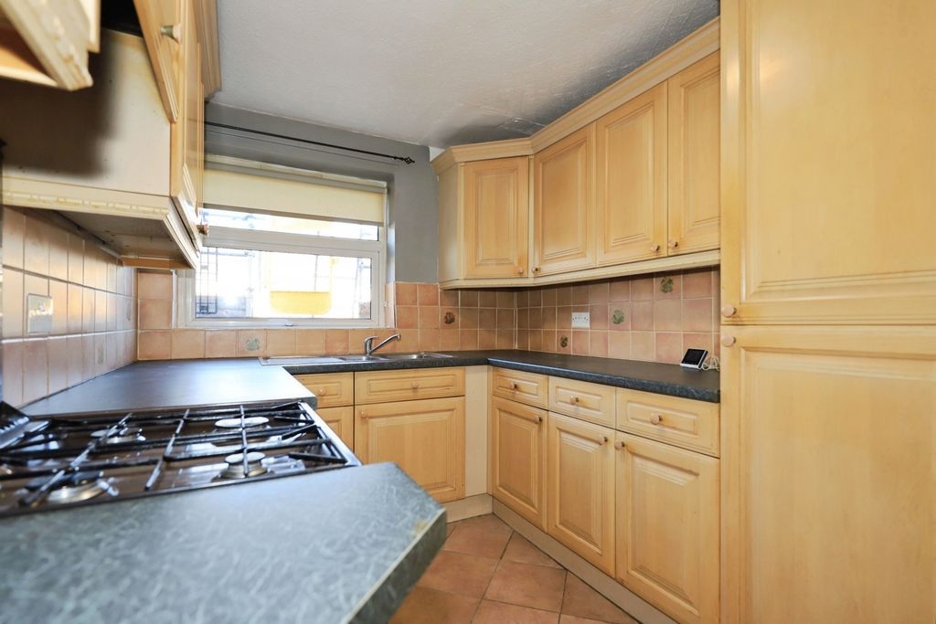 Property photo 3 of 12 Kitchen