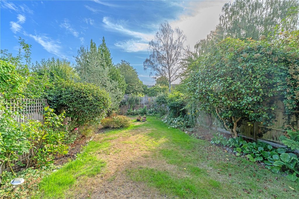 Property photo 3 of 10 Garden