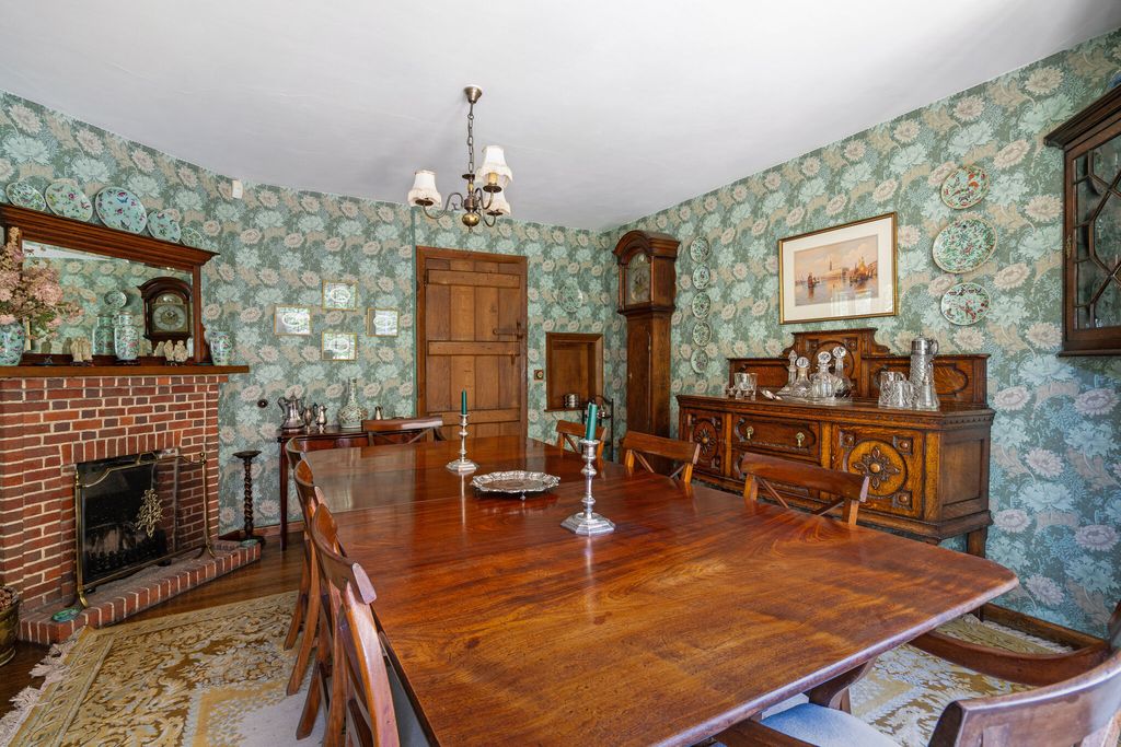 Property photo 3 of 11