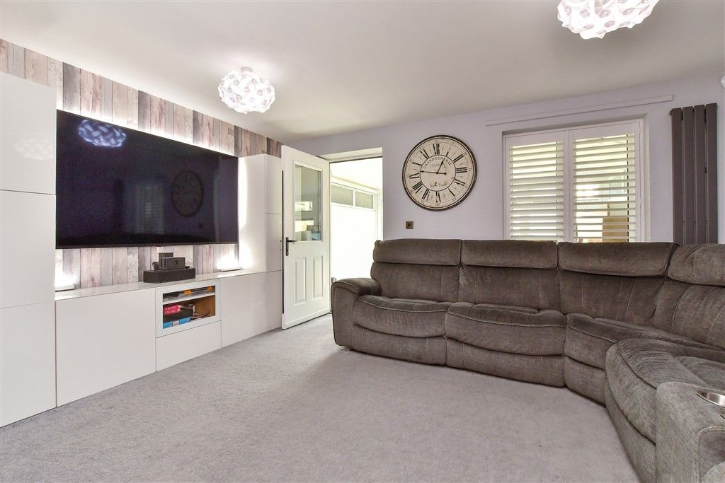 Property photo 2 of 15 Lounge