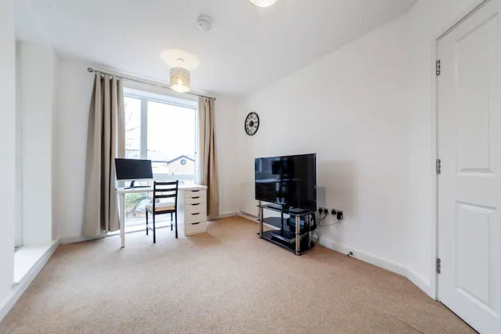 Property photo 2 of 21