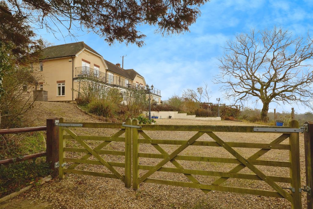 Property photo 3 of 28