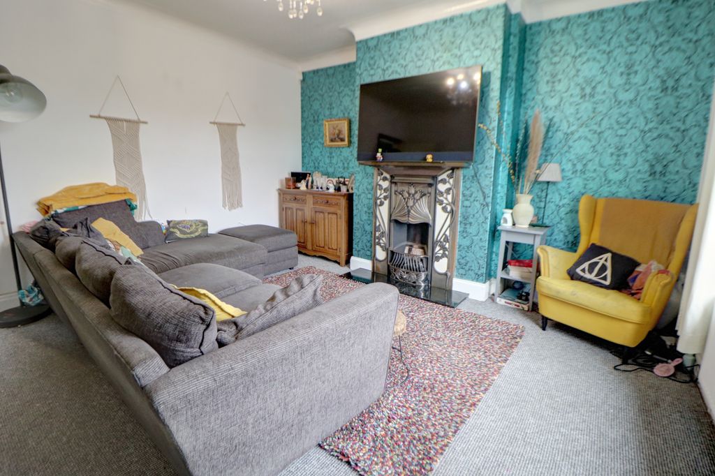 Property photo 2 of 22 Lounge