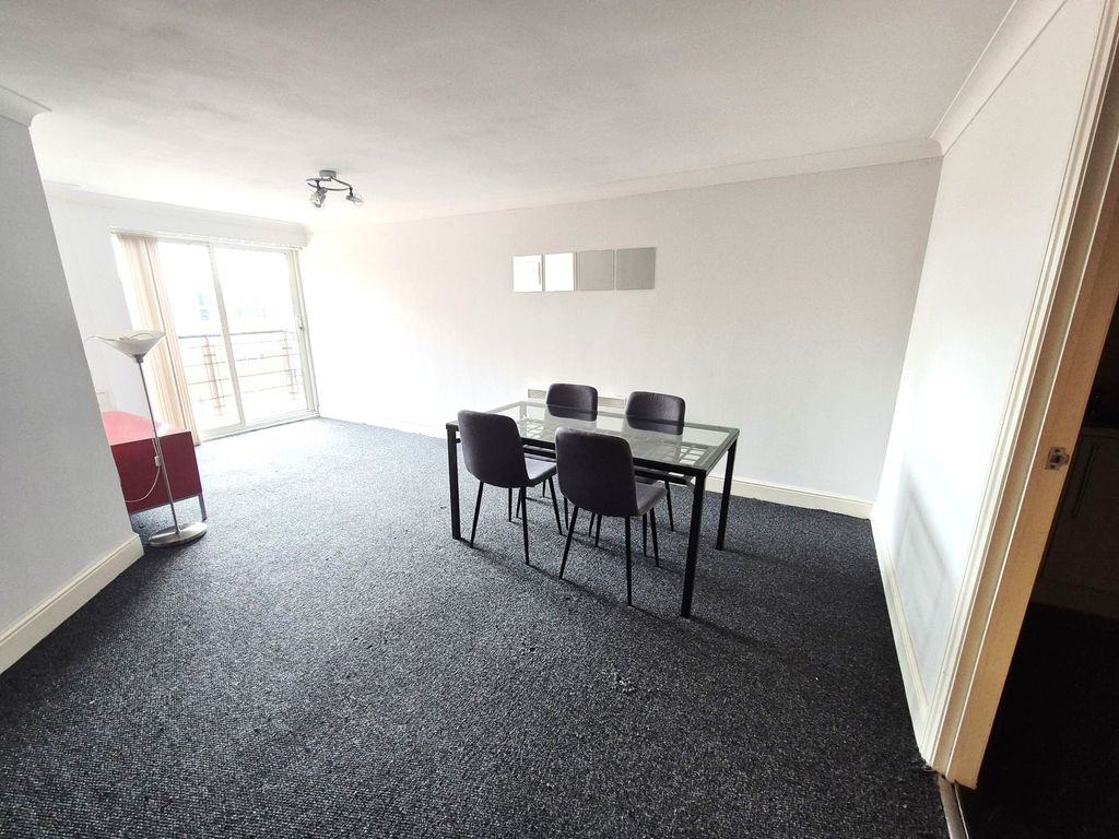 Property photo 3 of 8 1000045655