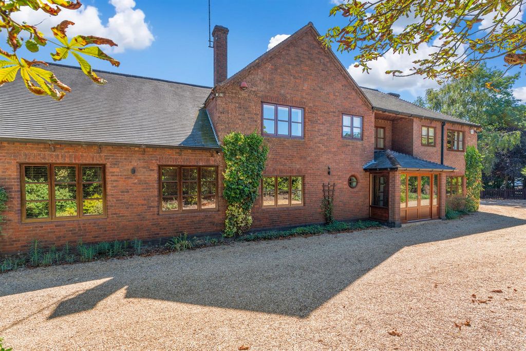 Property photo 2 of 38