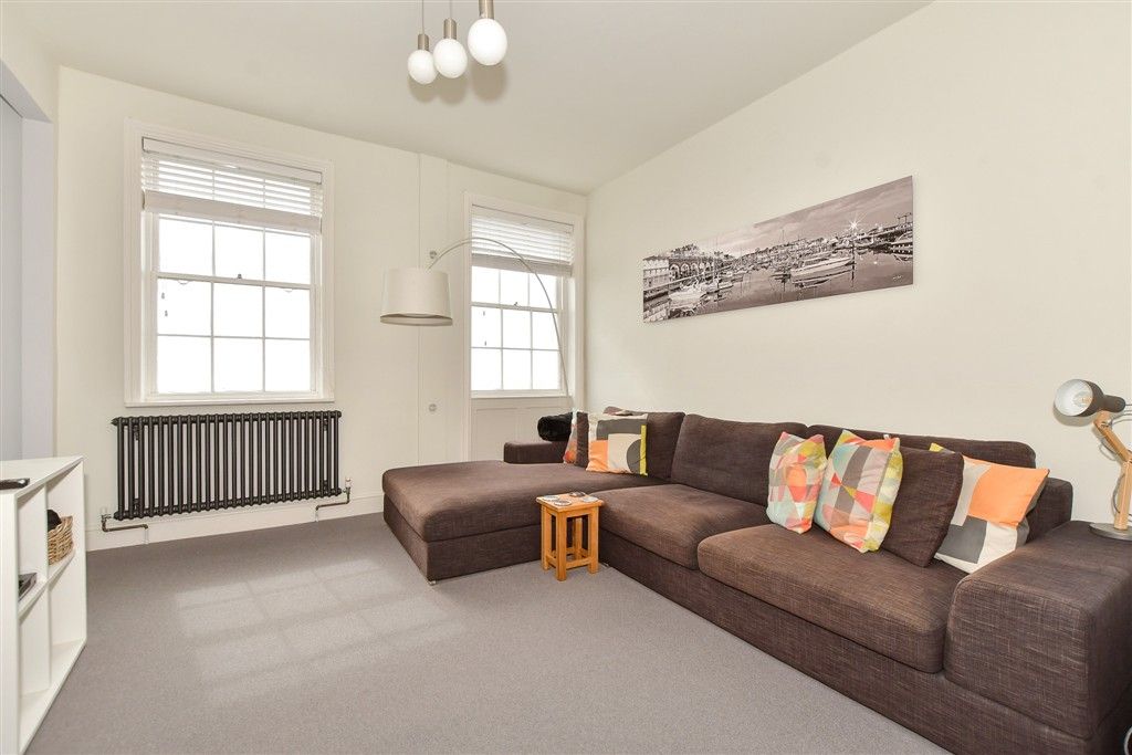 Property photo 3 of 12 Lounge