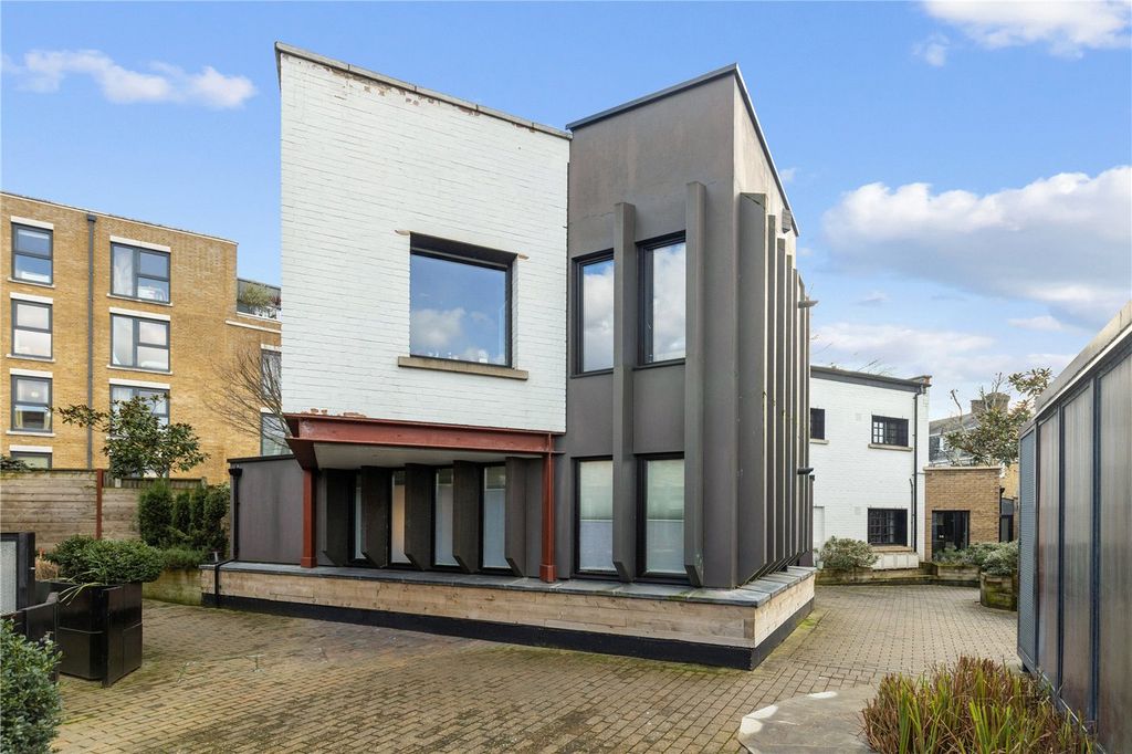 Property photo 2 of 16 Picture No. 19