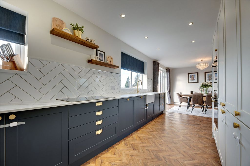 Property photo 2 of 32 Dining Kitchen