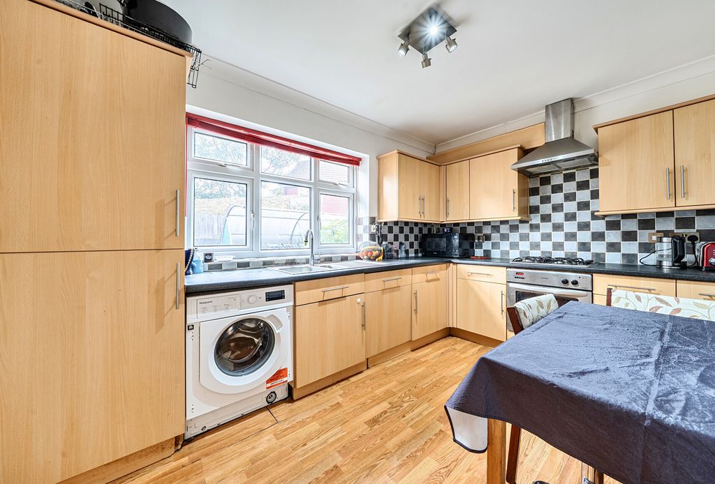Property photo 3 of 22 1515171-10-6Aa188...