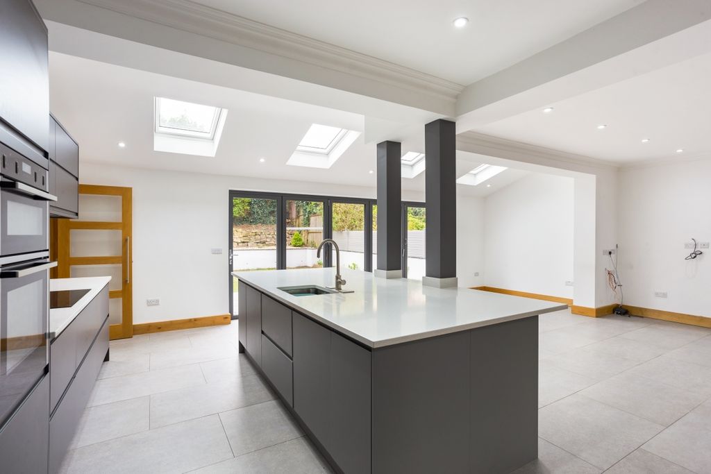 Property photo 2 of 26 10
