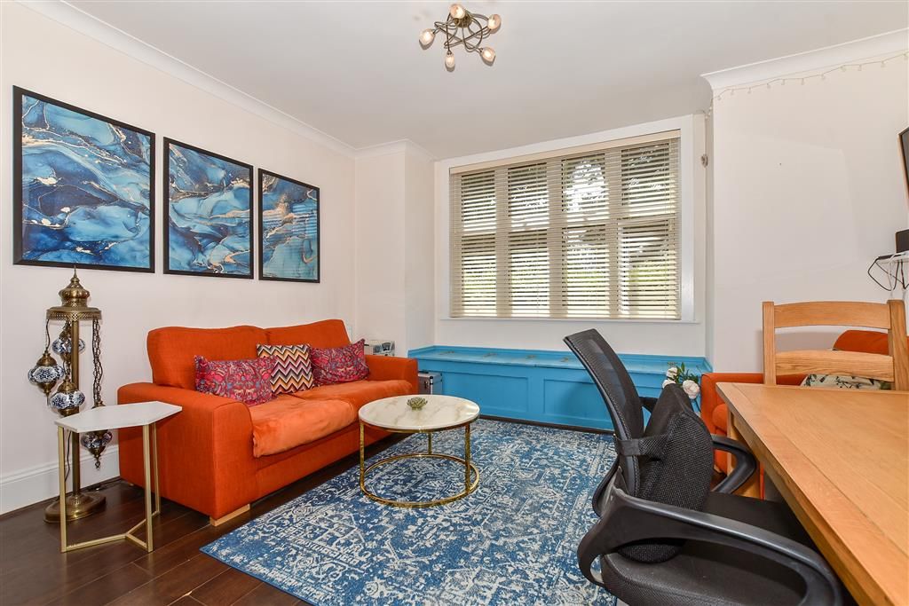 Property photo 3 of 10 Lounge