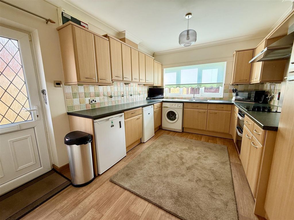 Property photo 2 of 12 Kitchen