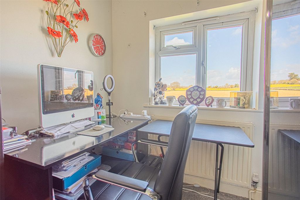 Property photo 2 of 17 Picture No. 10