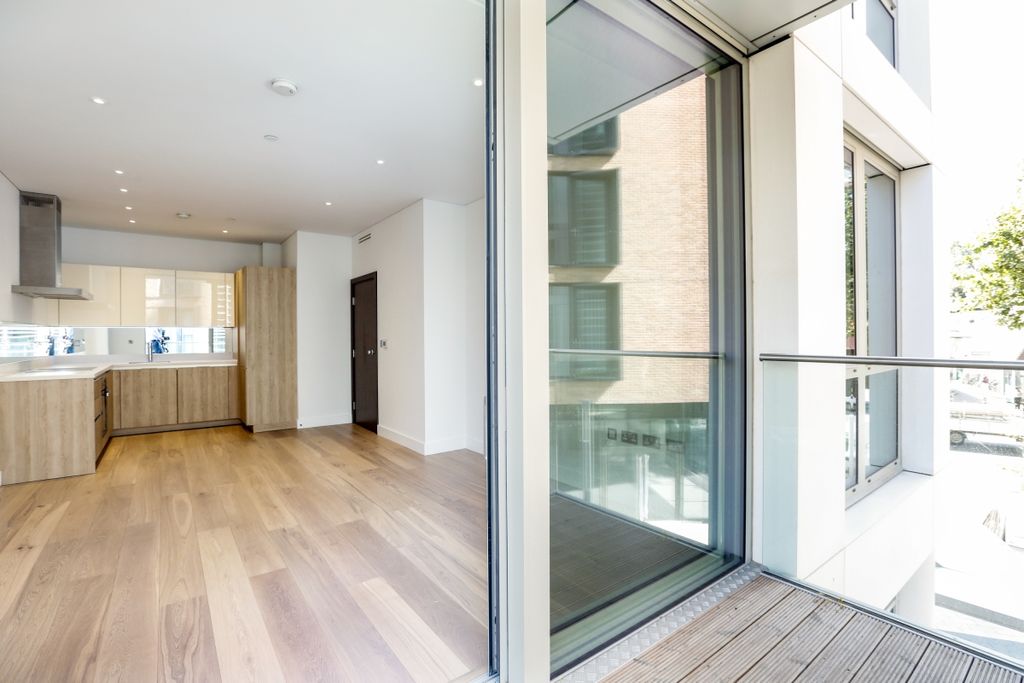 Property photo 2 of 9 102-Grand-Tower-S...