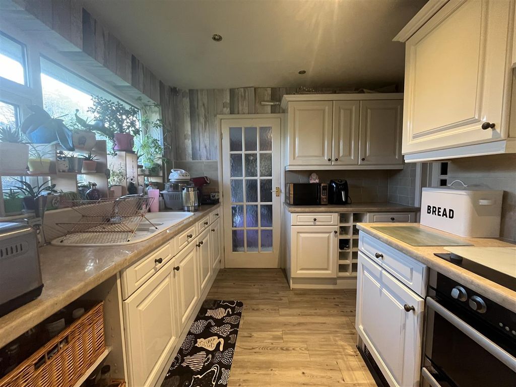 Property photo 2 of 20 Kitchen