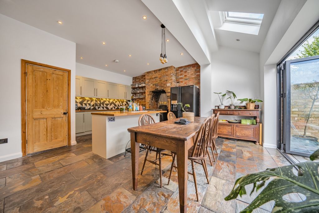 Property photo 2 of 15 1027181 (3)