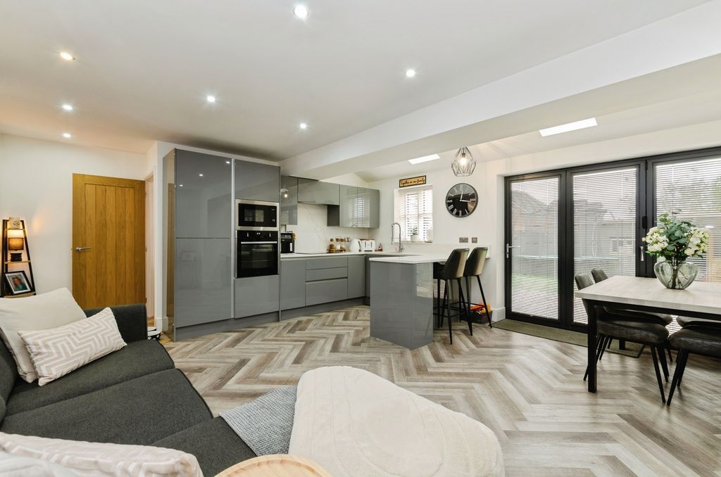 Property photo 3 of 17 Photo