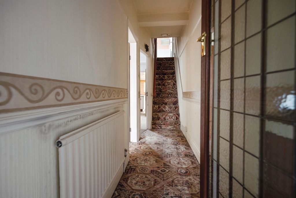 Property photo 3 of 18 Hallway