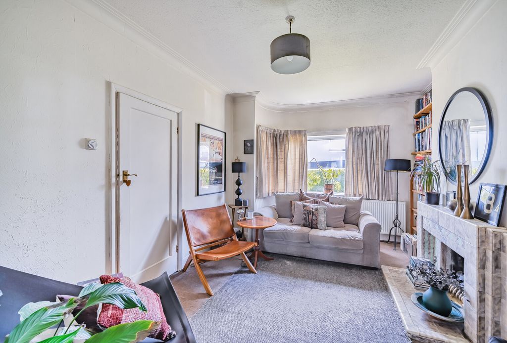 Property photo 2 of 8 1315234-16-685E90...