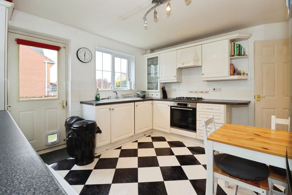 Property photo 3 of 20 Kitchen