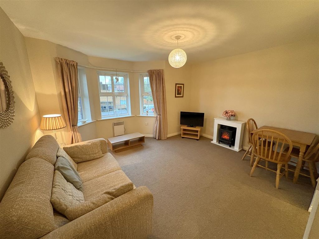 Property photo 2 of 16 Lounge