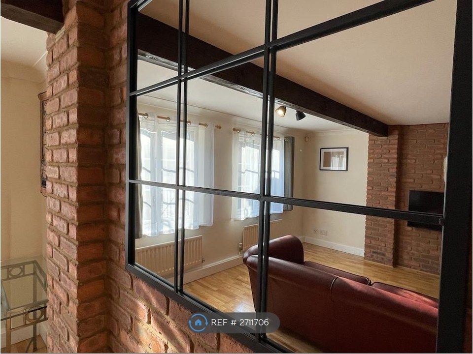 Property photo 1 of 24 Living Room