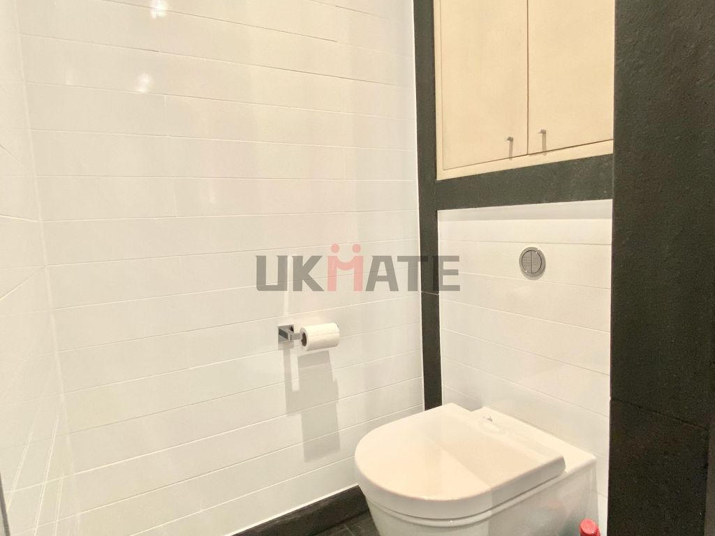 Property photo 1 of 9 Modern Bathroom Featuring A Toilet With A Sleek De...