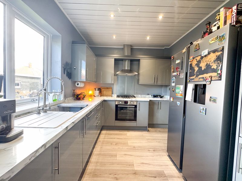 Property photo 3 of 18 Kitchen