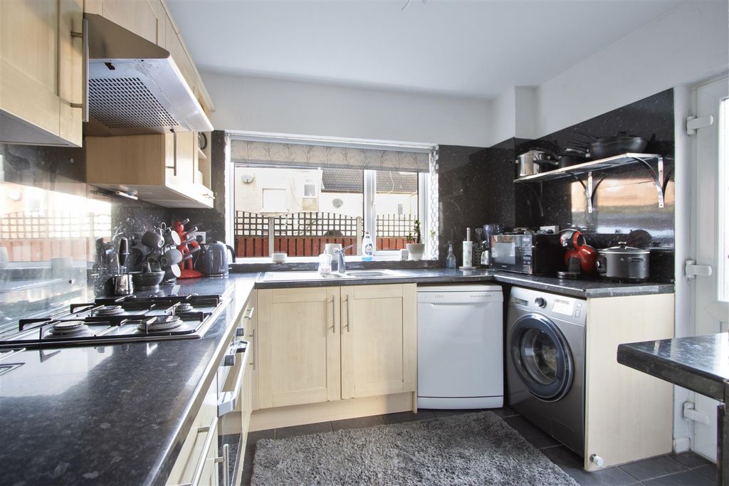 Property photo 3 of 16 Kitchen