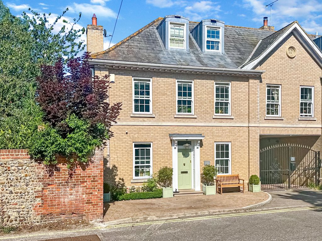 Property photo 1 of 26 Image00006