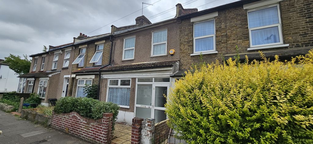 Property photo 1 of 9 2 Bedroom House In Ilford