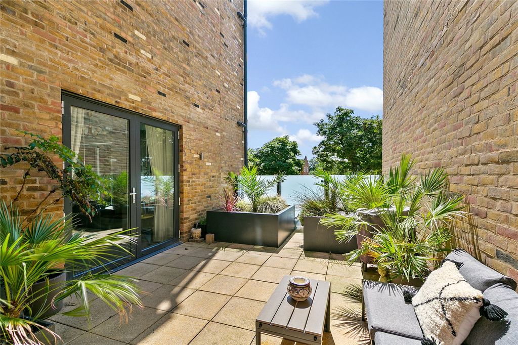 Property photo 2 of 17 Picture No. 08