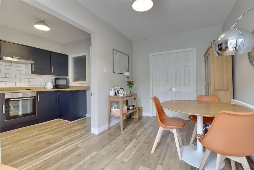 Property photo 3 of 21 16Ae93C6-237A-4Ca9-Af73-240Bb717Dd9F_1_201_A.Jpeg
