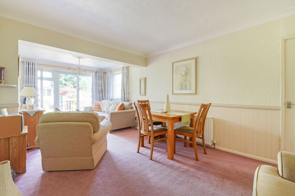 Property photo 2 of 27 Open Plan Living / Dining