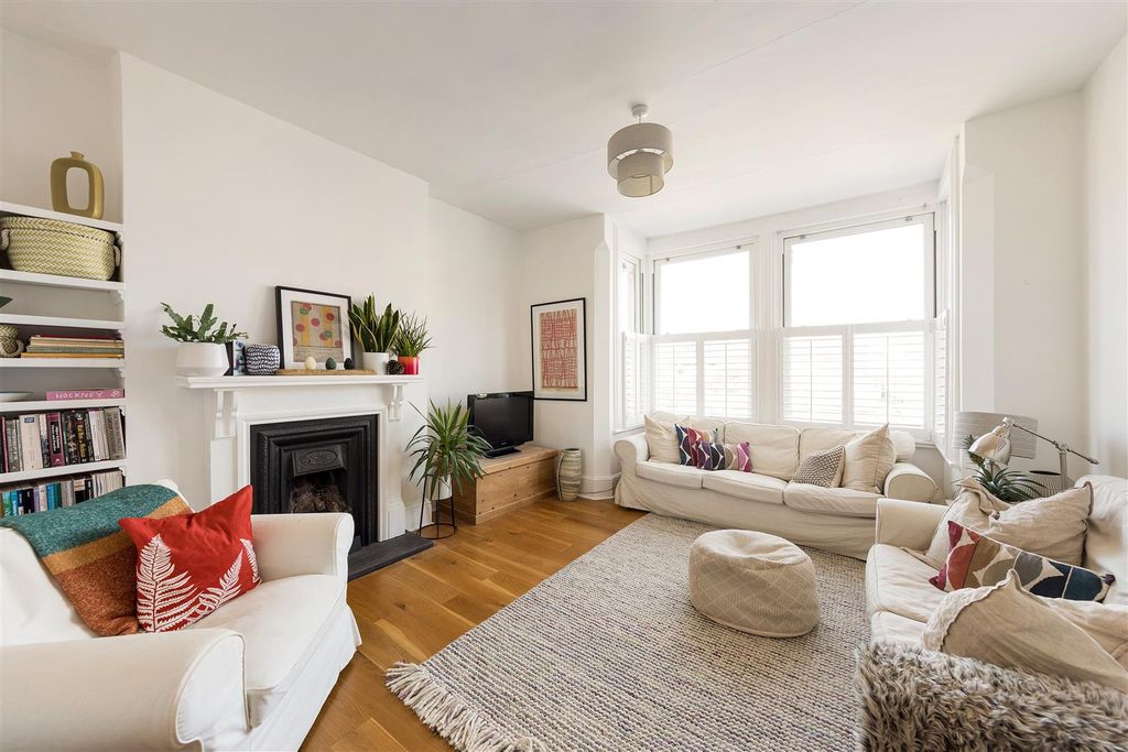Property photo 2 of 38 Upper Walthamstow Road, E17