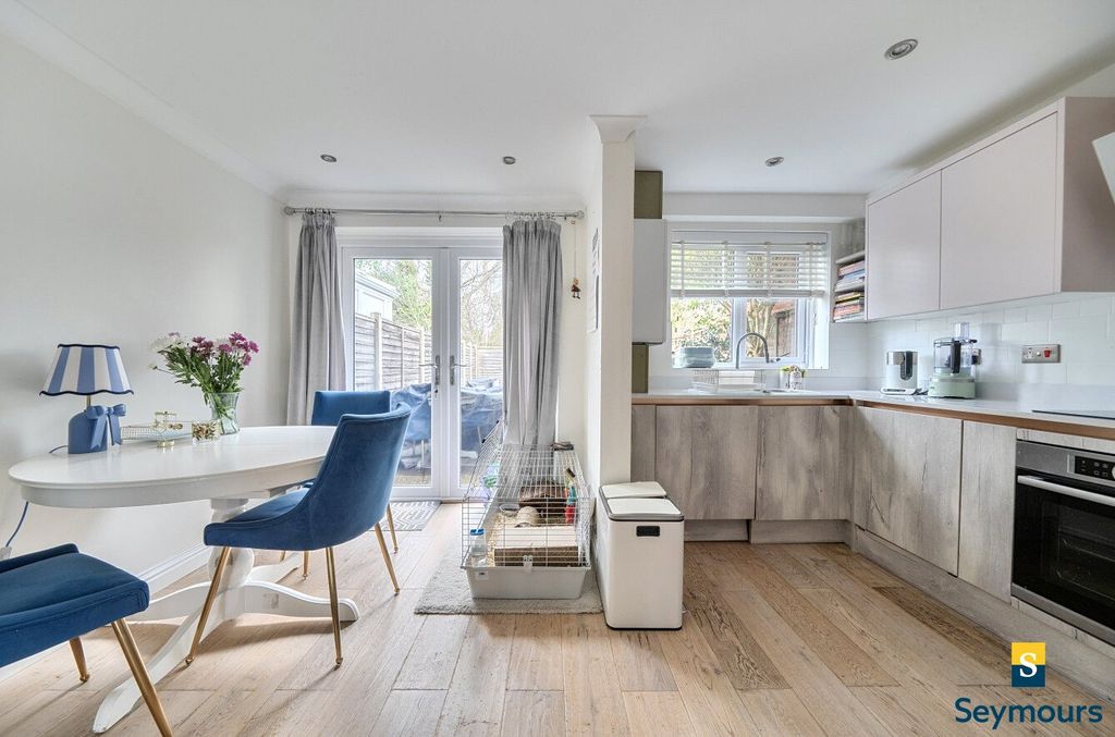 Property photo 3 of 17 Dining Area