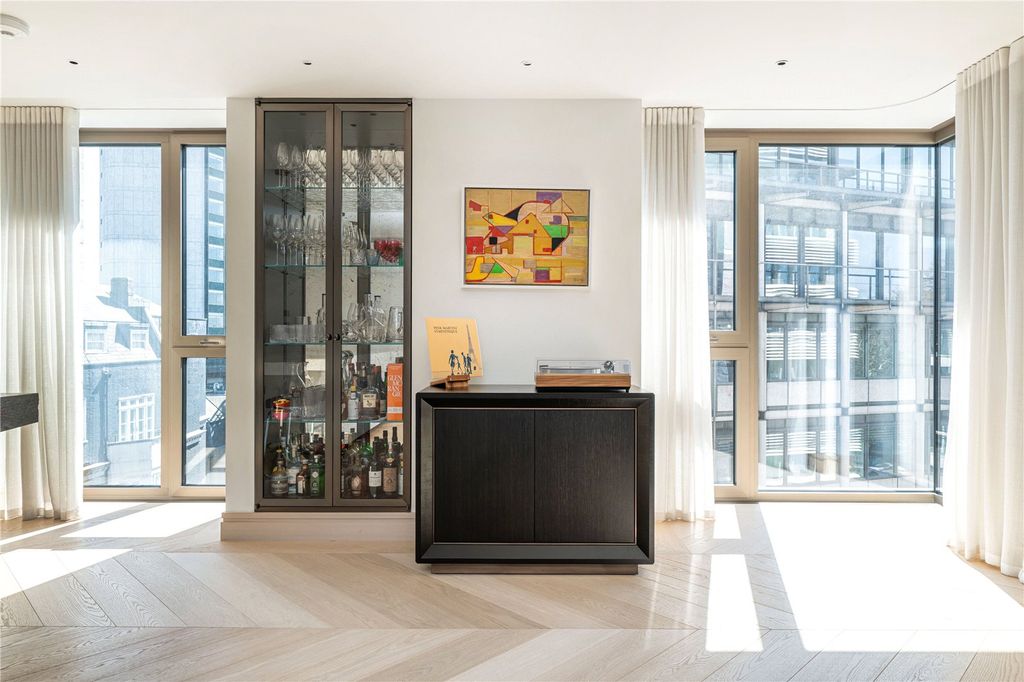 Property photo 3 of 16 Picture 3