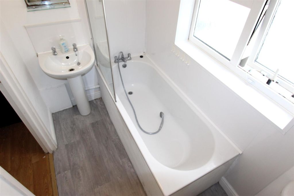 Property photo 3 of 8 2.Jpg