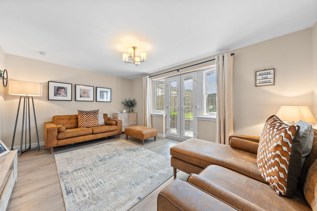 Property photo 2 of 40