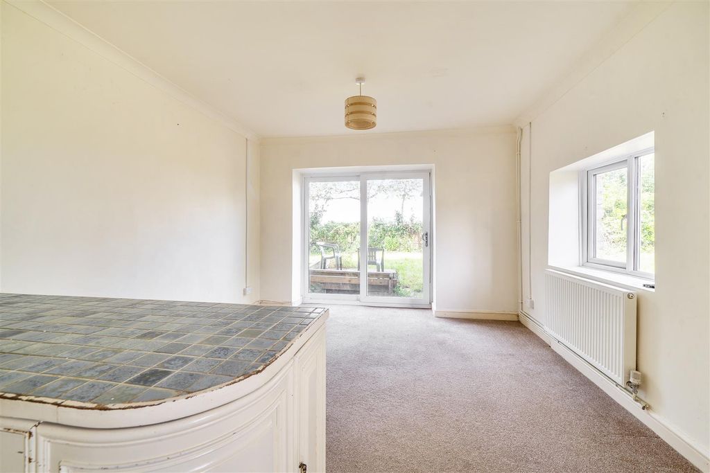 Property photo 3 of 18 Dining Area
