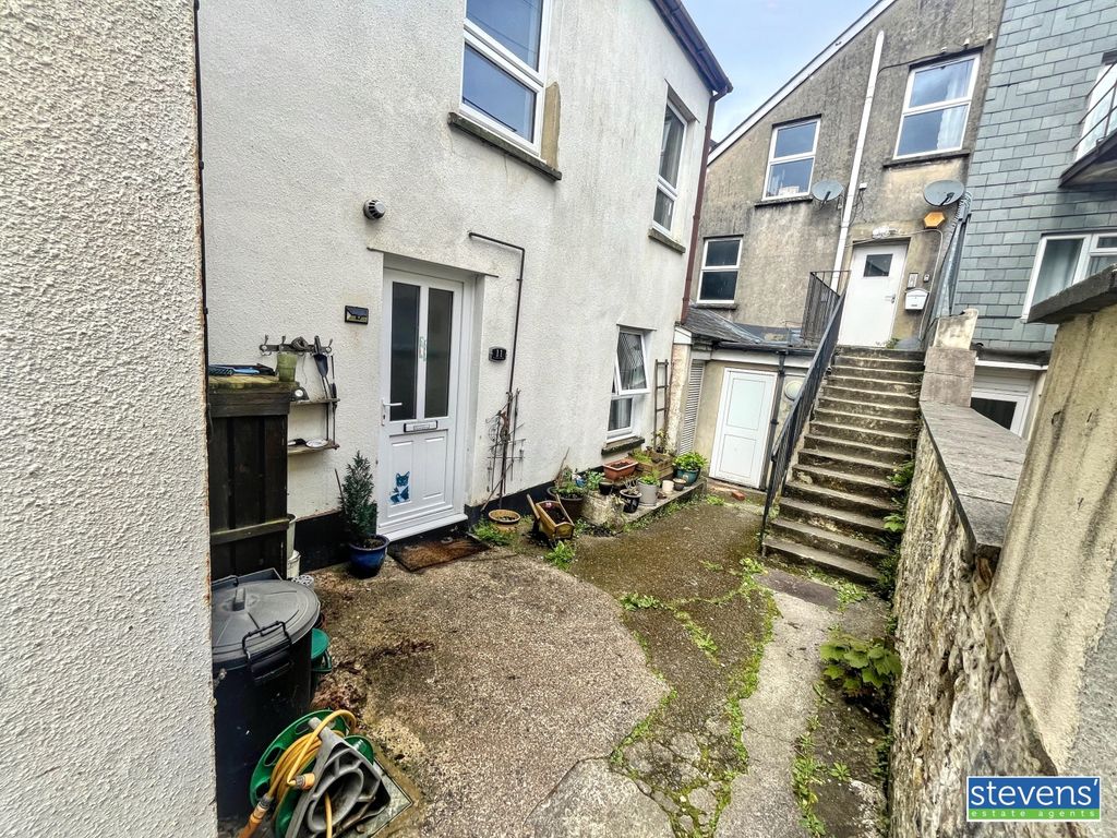 Property photo 2 of 12 Image00001